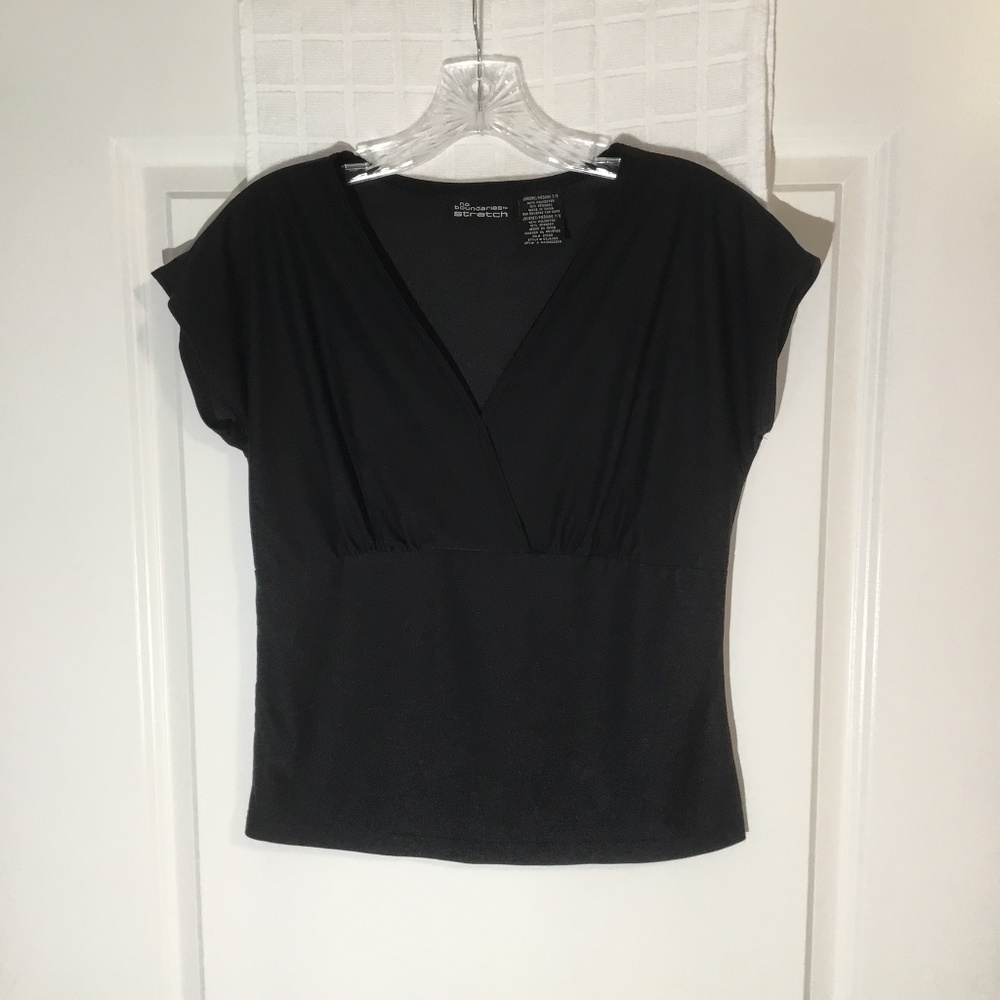 No Boundaries Stretch Junior’s Pullover V- NeckTop Black Size Junior’s Med (7/9)
